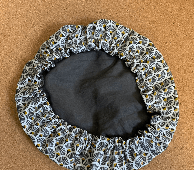 Charlotte couvre plat taille moyenne.