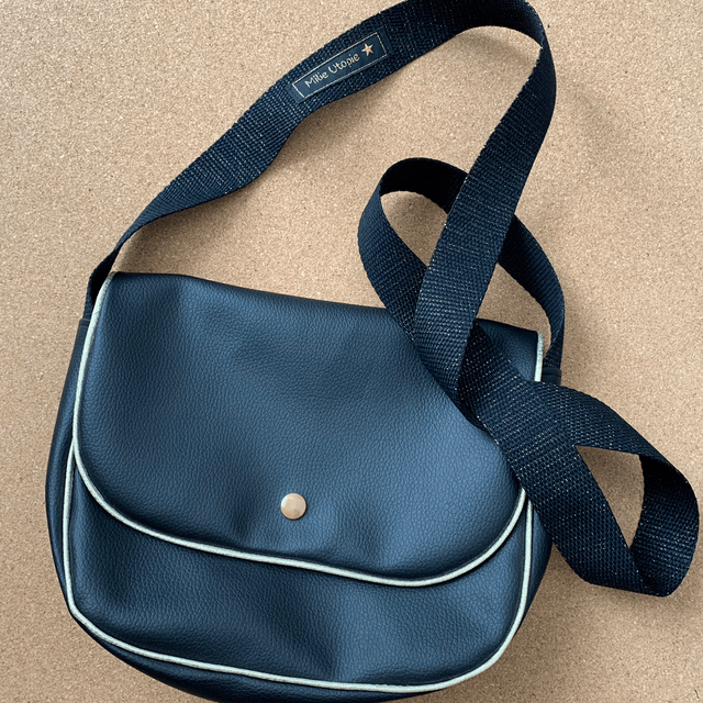 Sac à main en similicuir noir 