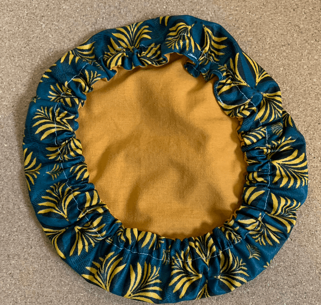 Charlotte couvre plat taille moyenne.