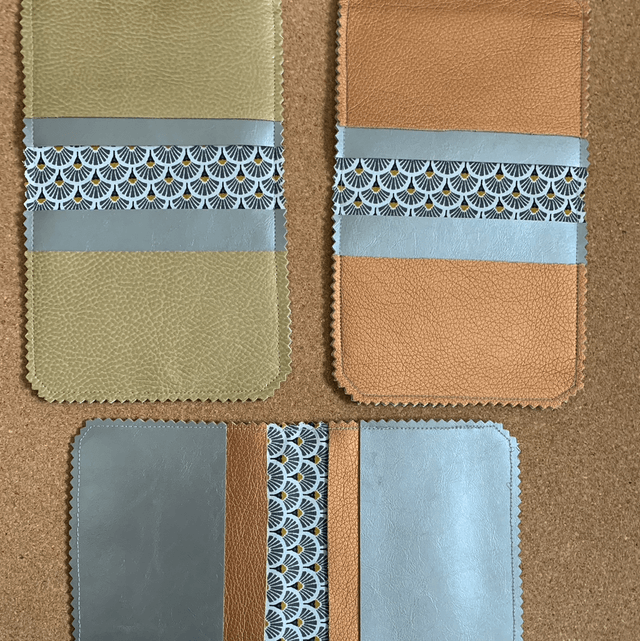 Porte cartes en similicuir.