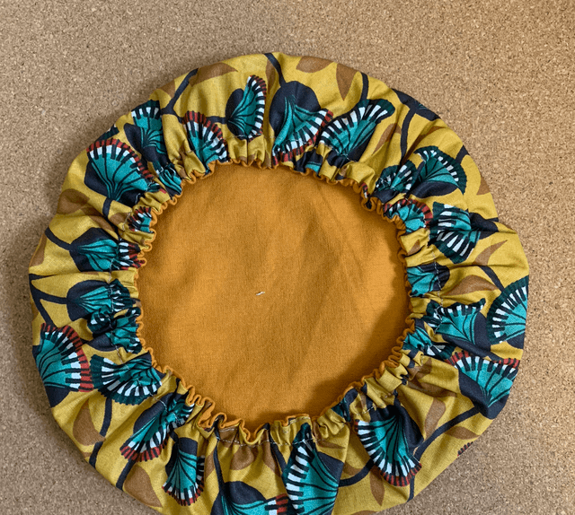 Charlotte couvre plat taille moyenne.