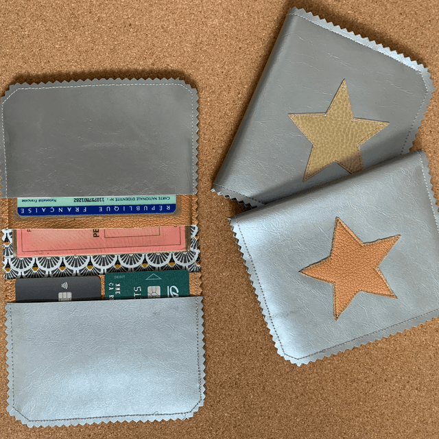 Porte cartes en similicuir.