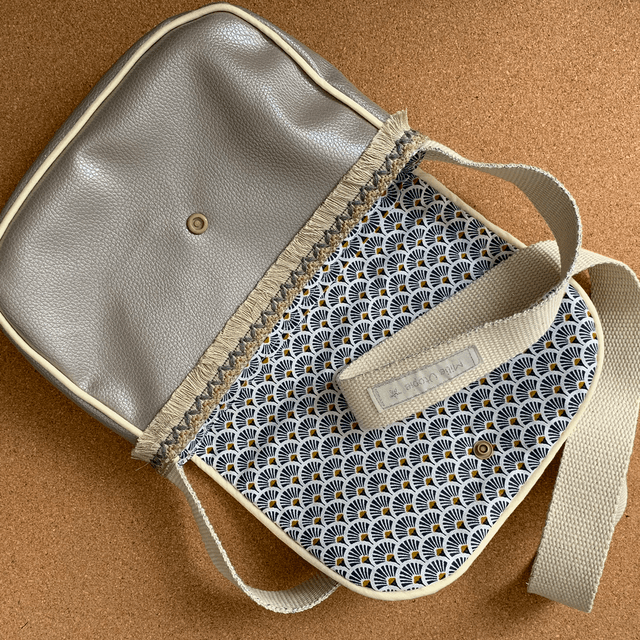Sac à main similicuir argenté
