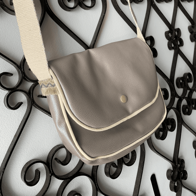Sac à main similicuir argenté